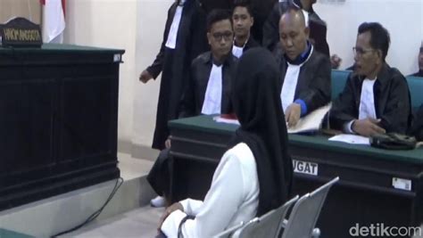 https://awsimages.detik.net.id/community/media/visual/2024/10/24/sidang-dakwaan-kasus-guru-supriyani-aniaya-siswa-nadhir-attamimidetikcom_169.jpeg?q=90&w=700