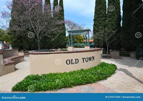TUSTIN, CALIFORNIA - 17 MAR 2023: Small Plaza at the Corner of Main ...