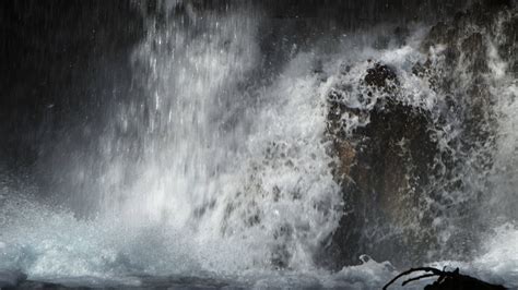 Waterfall Side View 的图像结果