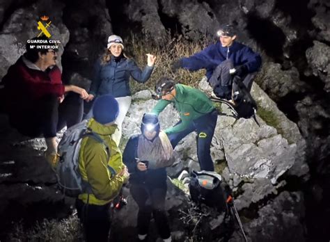 Rescatadas cinco personas extraviadas en la vertiente cabraliega de los ...