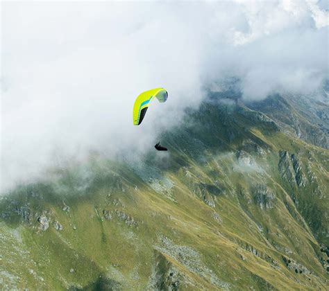 Hook 6 | Progression Wing | Niviuk Paragliders