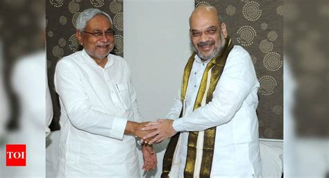 Amit Shah dials Nitish as NDA maintains marginal lead in Bihar | Bihar ...