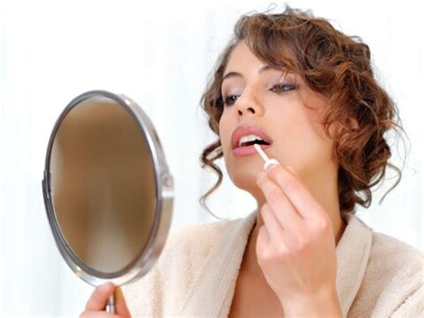 अपने फेस कट को ध्यान में रखकर ऐसे करें मेकअप, और भी खूबसूरत आयेंगी नजर ...