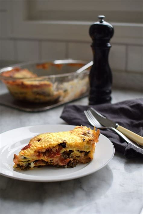 { Snabblagad vegetarisk lasagne med spenat, tomat & oliver  