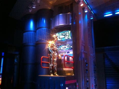Disney Star Wars ride gets new look (photos) - CNET