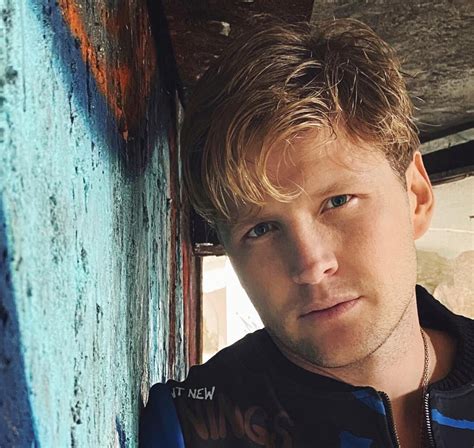 Alexander Acha vive “a la sombra de Emmanuel”, dice su ex esposa al ...