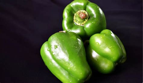 eyesight getting weak include capsicum in diet cataract shimla mirch ke ...