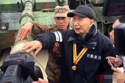 96岁老人昏倒在地 路过的83岁退休老医生出手急救-中国吉林网