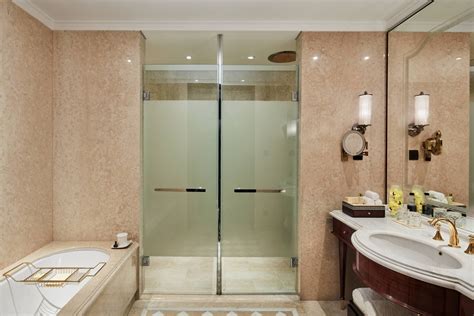 The Ritz-Carlton bath mat hung over standing bathtub