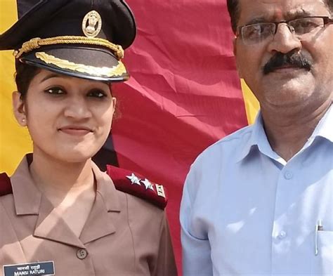 पहाड़ की बेटी ने रचा इतिहास, पौड़ी की मानसी रतूड़ी सेना में बनीं अफसर ...