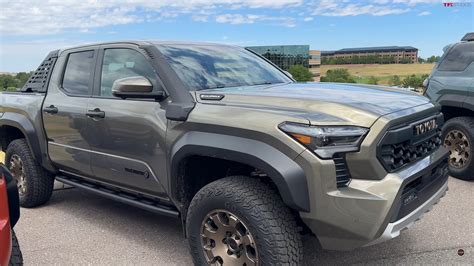 Here's a 2024 Toyota Tacoma Trailhunter vs. 2025 4Runner Trailhunter ...