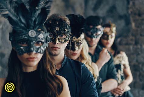 42 Escape Room Tips & Tricks to Win (Virtual and Physical)