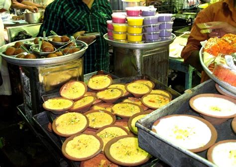 Street Food In Mumbai | Eating Out In Mumbai | TimesTravel