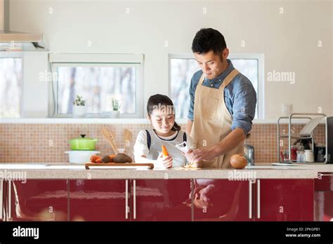 Child Cooking 的图像结果