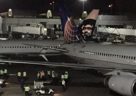美国洛杉矶机场两架客机相撞(图)|客机|阿拉斯加_新浪新闻