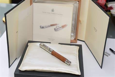 Pluma Estilográfica Graf Von Faber Castell 2001 240º Aniversario