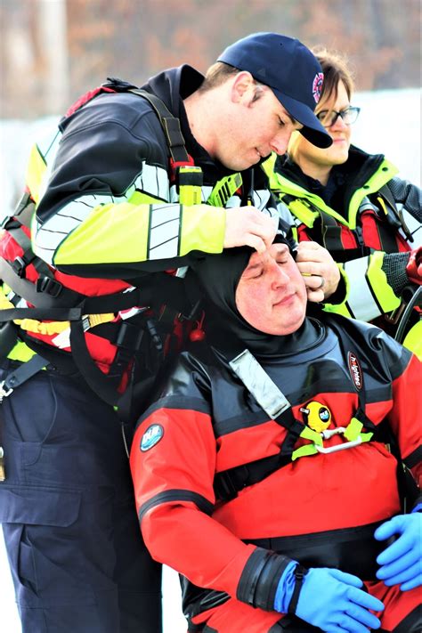 Photo Essay: Fort McCoy Fire Department dive team conducts ice rescue ...