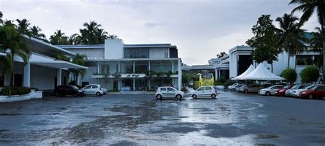 TREEBO TREND AL SAJ CONVENTION CENTRE (Kazhakkoottam) - Lodge Reviews ...