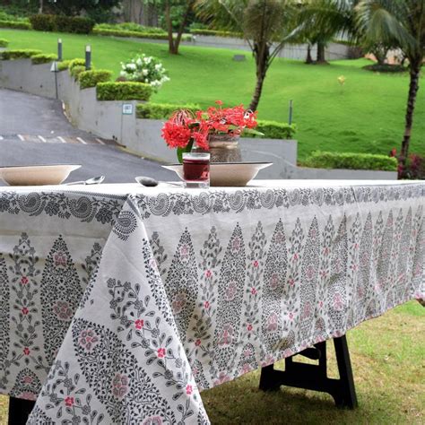 Simplified Details 6 Seater Table Cloth