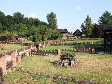 ETNO SELO MORAVSKI KONACI (Velika Plana) - Lodge Reviews, Photos, Rate ...