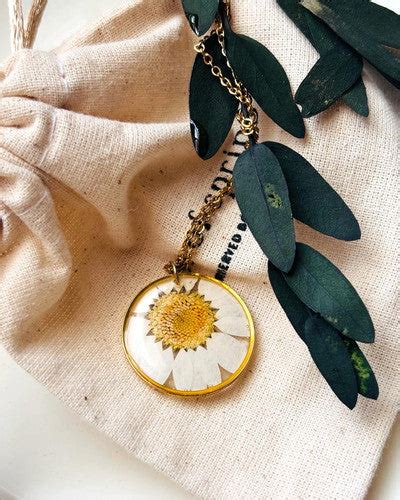 April Birth Flower – Hues Of Spring