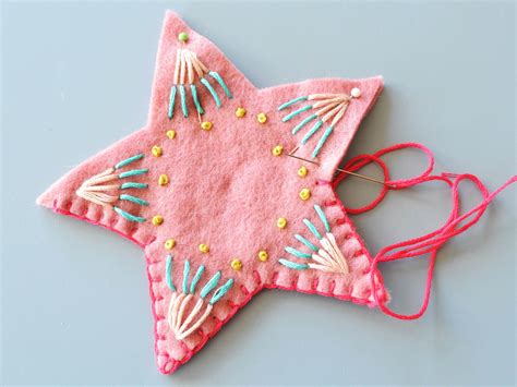 Festive Embroidered Felt Decorations | Christmas craft felt