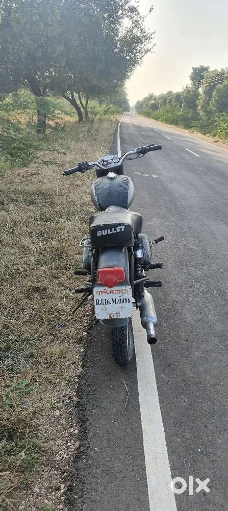Royal Enfield old model bullet - Motorcycles - 1791256552