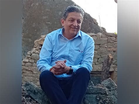 Pak-born South Asia expert warns of deepening political crisis in Islamabad