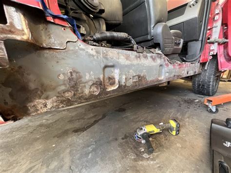 2006 F150 Rocker Rust Problem 的图像结果