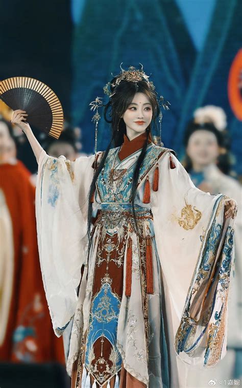 Ghim của Zheza Jom trên J trong 2025 | Ý tưởng về trang phục, Trang ...