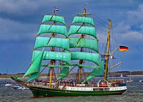 ALEXANDER VON HUMBOLDT, Training Ship - Details and current position ...