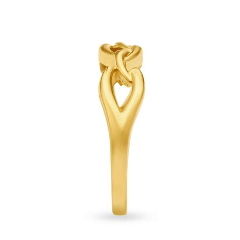 Elegant 22 Karat Yellow Gold Interlinked Waves Finger Ring