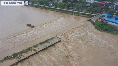 河北易县强降雨引发山洪 易河庄大桥被冲断