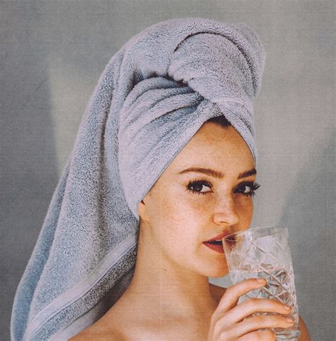 How to Sleep with Wet Hair ? - Mintal