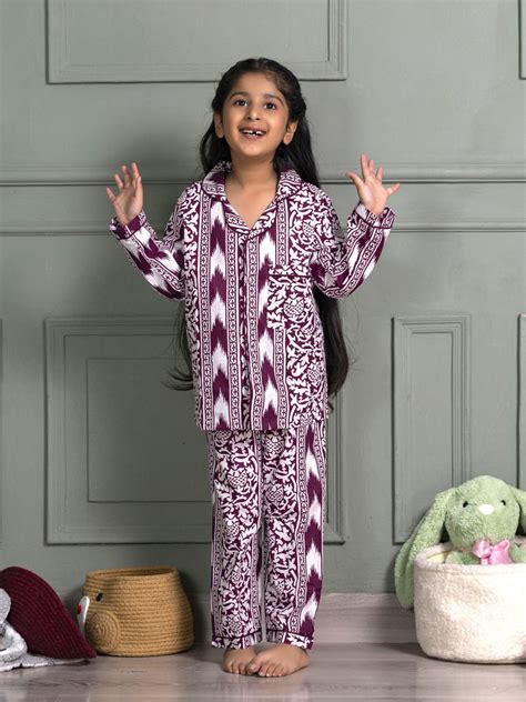 Kids Unisex Nightsuit Pyajamas & Shirt in Burgundy Border Print ...