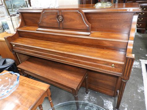 Murrays Auctioneers - Lot 335: Heintzman apartment size upright piano