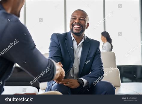 Business Man Shaking Hands 的图像结果