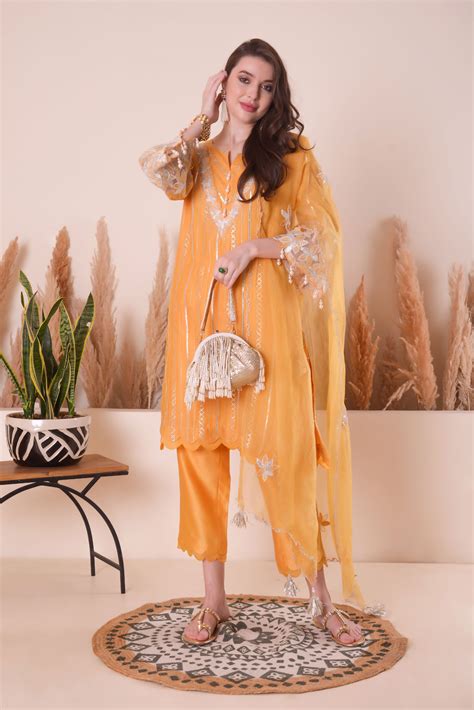 Apricot Bliss Kurta Set With Pants – Surabhi Arya