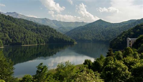 6 Beautiful Lakes To Visit in Baku - lifeberrys.com