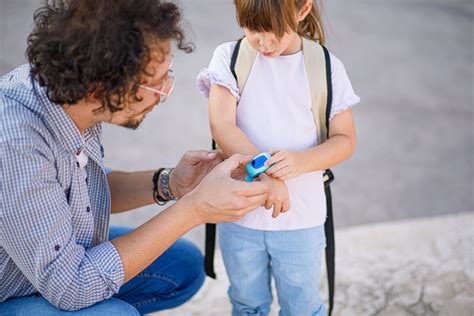 Smartwatch activity trackers for young children: What do parents think ...