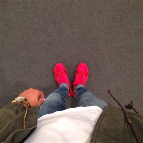 Pin by Danielle Watkins on style guide. | Huaraches outfit, Red shoes ...