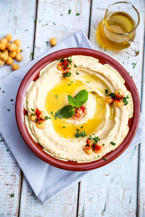 Hummus: This easy recipe 15 minutes to make!