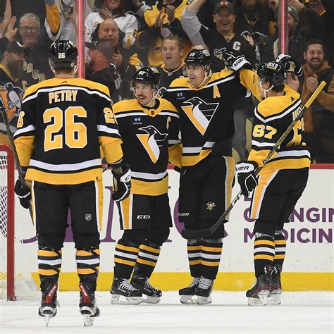 Penguins Hockey 的图像结果