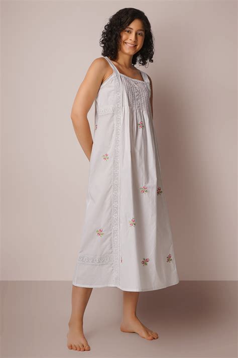 Marla, Nightdress: Luxurious Cotton Nightgown with Lace – After Dark