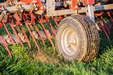 Düvelsdorf: Schleppen und Striegeln in einem Arbeitsgang | agrarheute.com