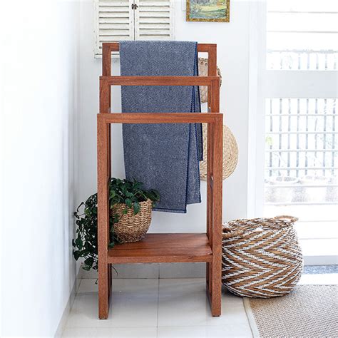 Wooden Towel Rack – SofaPotato
