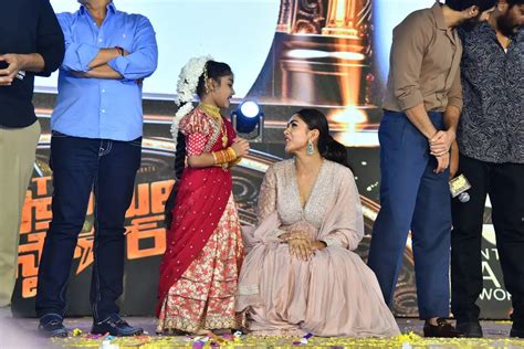 Family Star : 'ఫ్యామిలీ స్టార్' ప్రీ రిలీజ్ ఈవెంట్ ఫొటోలు.. | Vijay ...