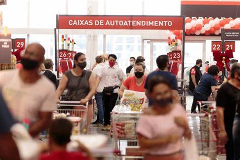 Confira o raio-x do consumo das classes C e D em 2021 | SuperHiper