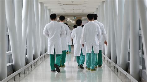 韩国100家大型医院中已有超九成共11219名医生离岗_全球速报_澎湃新闻-The Paper