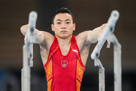 第31金！邹敬园获得奥运会体操男子双杠金牌 - 国内动态 - 华声新闻 - 华声在线